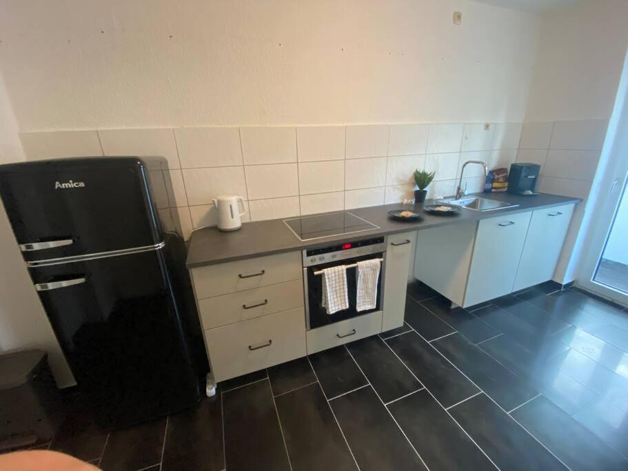 Riesen Bett, Strassenbahn Vor Der Tuer, Beste Lage, Nah Zur Messe, Keine Rechnungen Essen Exterior photo