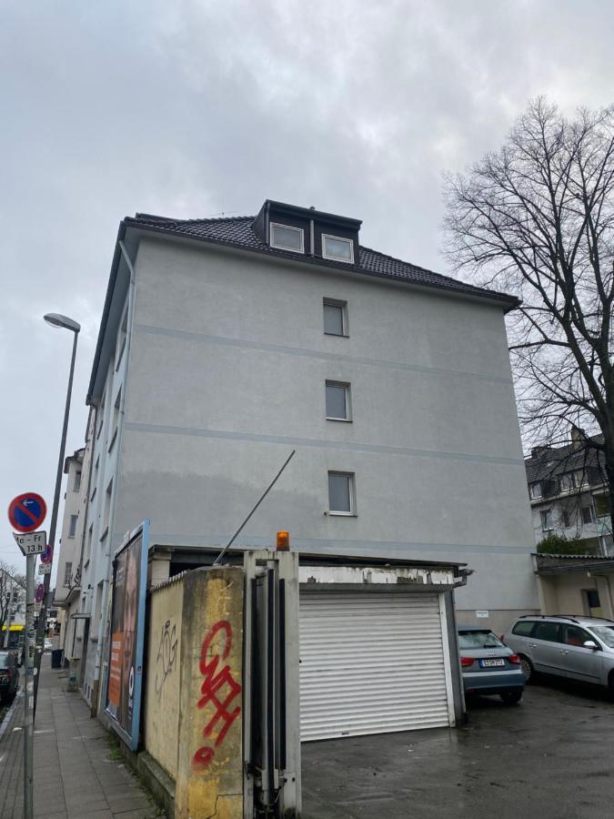 Riesen Bett, Strassenbahn Vor Der Tuer, Beste Lage, Nah Zur Messe, Keine Rechnungen Essen Exterior photo